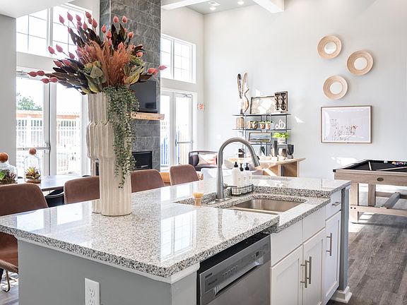 4th image of 371 Eastern Ave #101