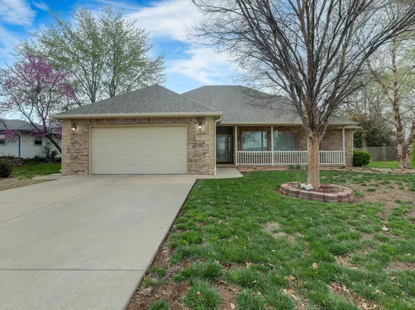 606 S Riverview St, Douglass, KS 67039