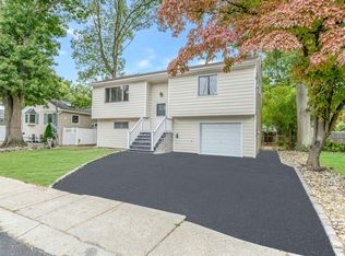 878 Udall Rd, West Islip, NY 11795