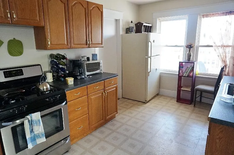 3 bed, 1200 sqft, $3,000 — Photo 2
