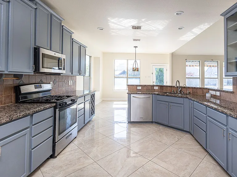 2905 Preston Ln — Photo 34