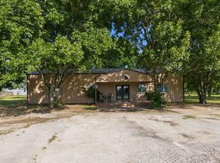 9318 E Creek Bend Dr, Needville, TX 77461