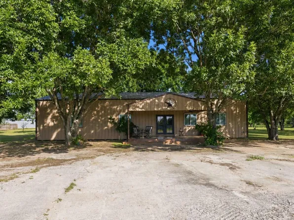 9318 E Creek Bend Dr, Needville, TX 77461