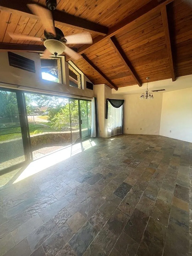 Gorgeous 2 Bedroom / 1 Bath in Waikane — Photo 3