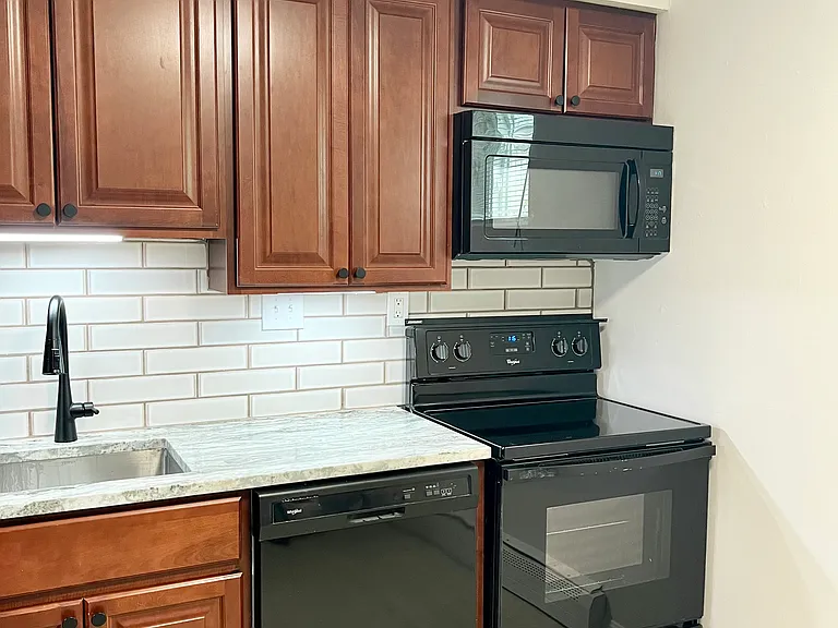 105 N Willow St #10 — Photo 5
