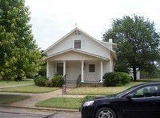 904 W 3rd St, Quanah, TX 79252