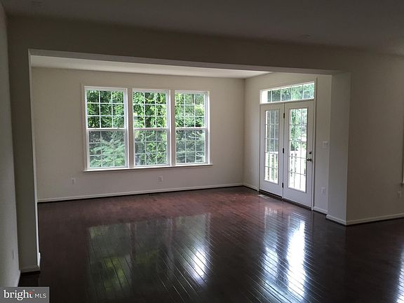 4th image of 115 Merlot St