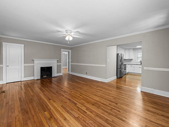 4th image of 132 N Library St