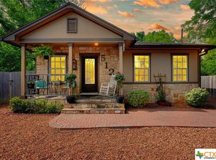 512 E Jones St, Luling, TX 78648