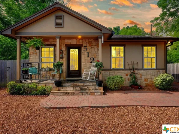 512 E Jones St, Luling, TX 78648