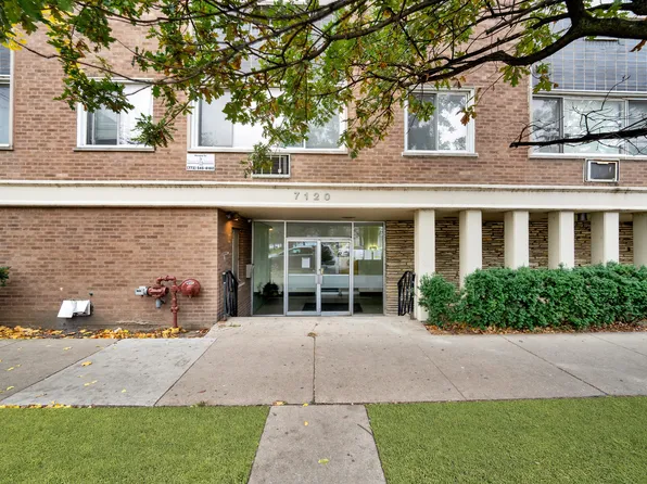 7120 N Sheridan Rd APT 216, Chicago, IL 60626