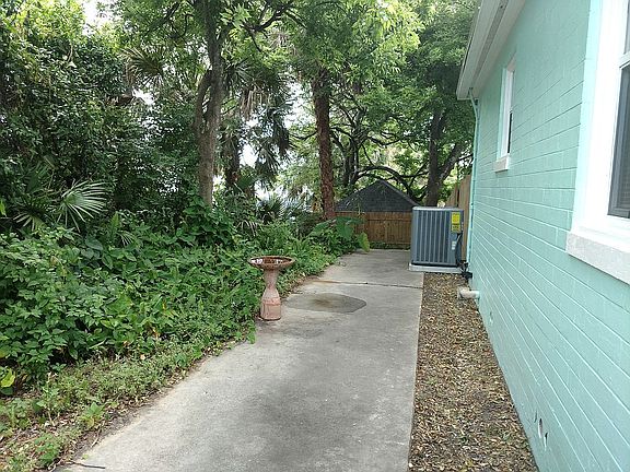 5th image of 1905 S Peninsula Dr