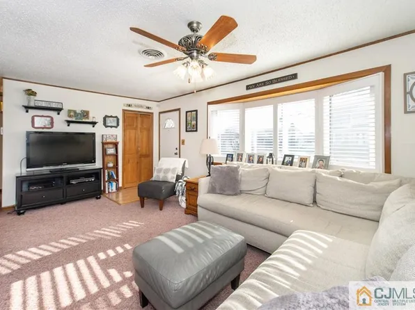 86 Bridge St, Sewaren, NJ 07077