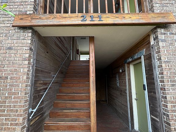 2nd image of 211 8th St N APT 7