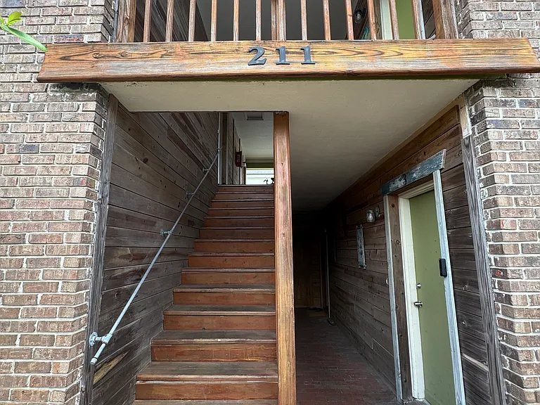 211 8th St N #7 — Photo 2