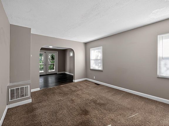 5th image of 2484 Montana Ave