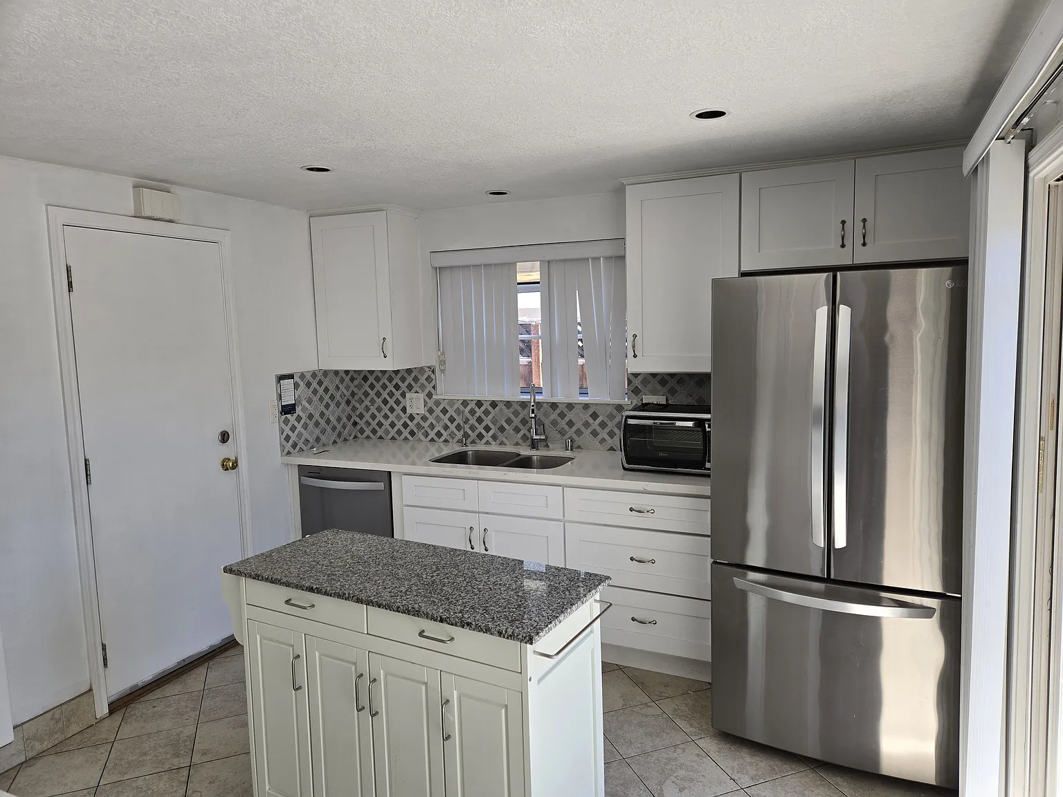 3 bed, 1237 sqft, $4,500 — Photo 4