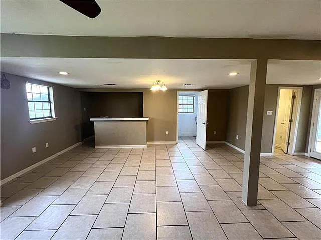 3 bed, 1.0 bath, 1305 sqft, $1,700 — Photo 3