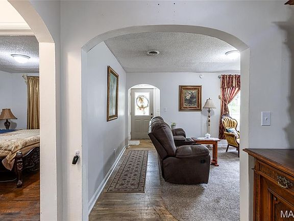 4th image of 1117 Beverly Dr