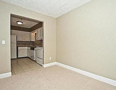 dining area, kitchen