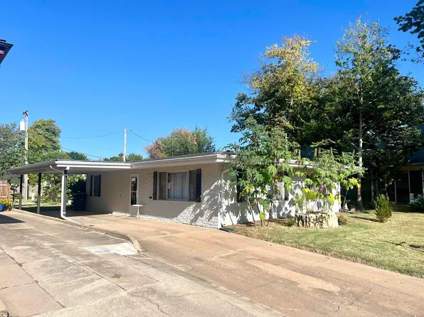 911 S 3rd St, Arkansas City, KS 67005