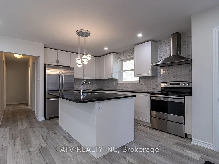 1064 Eastmount Ave E — Photo 2