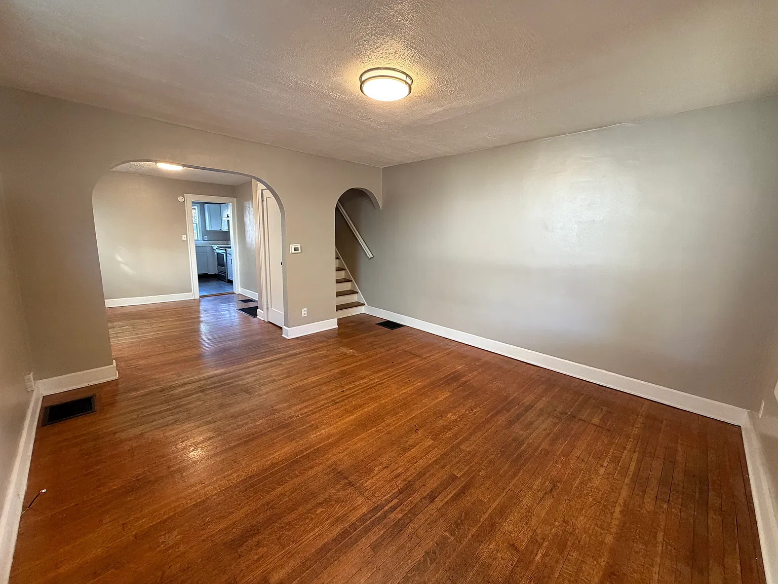 2 bed, 1350 sqft, $1,600 — Photo 2