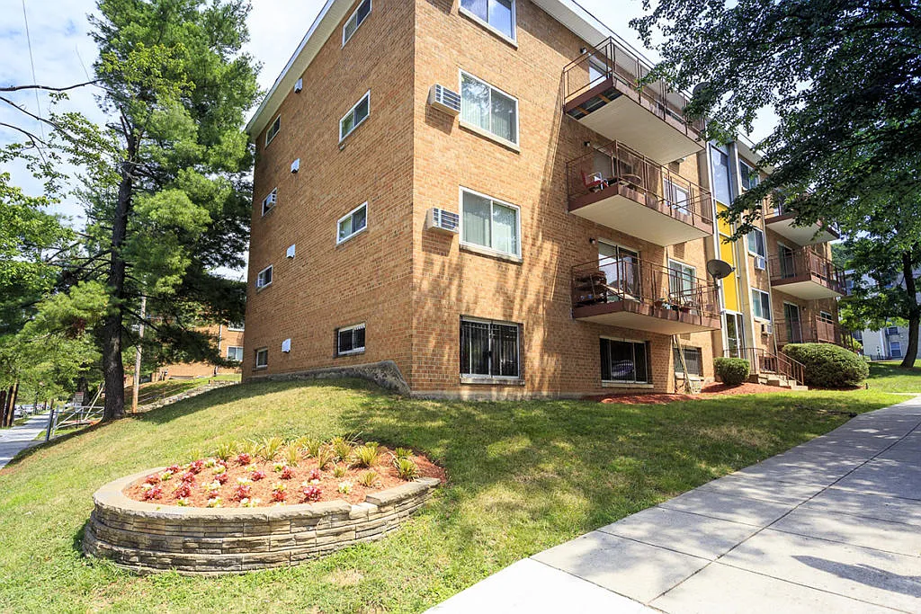 Bennington Station Apartments — Photo 3