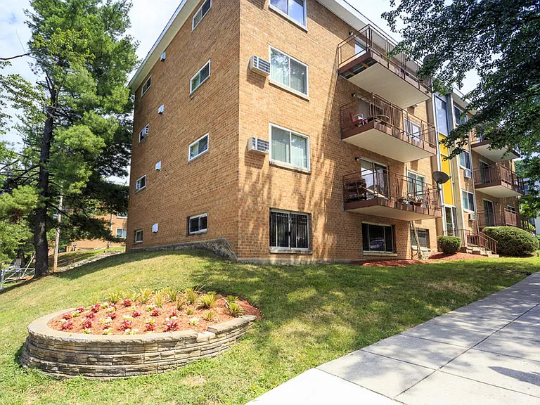 Bennington Station Apartments — Photo 3