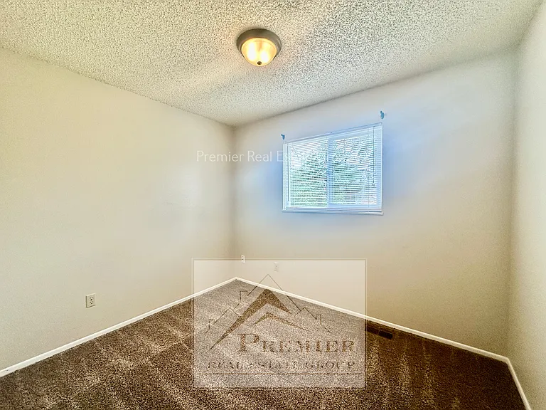 6873 Metropolitan St — Photo 9