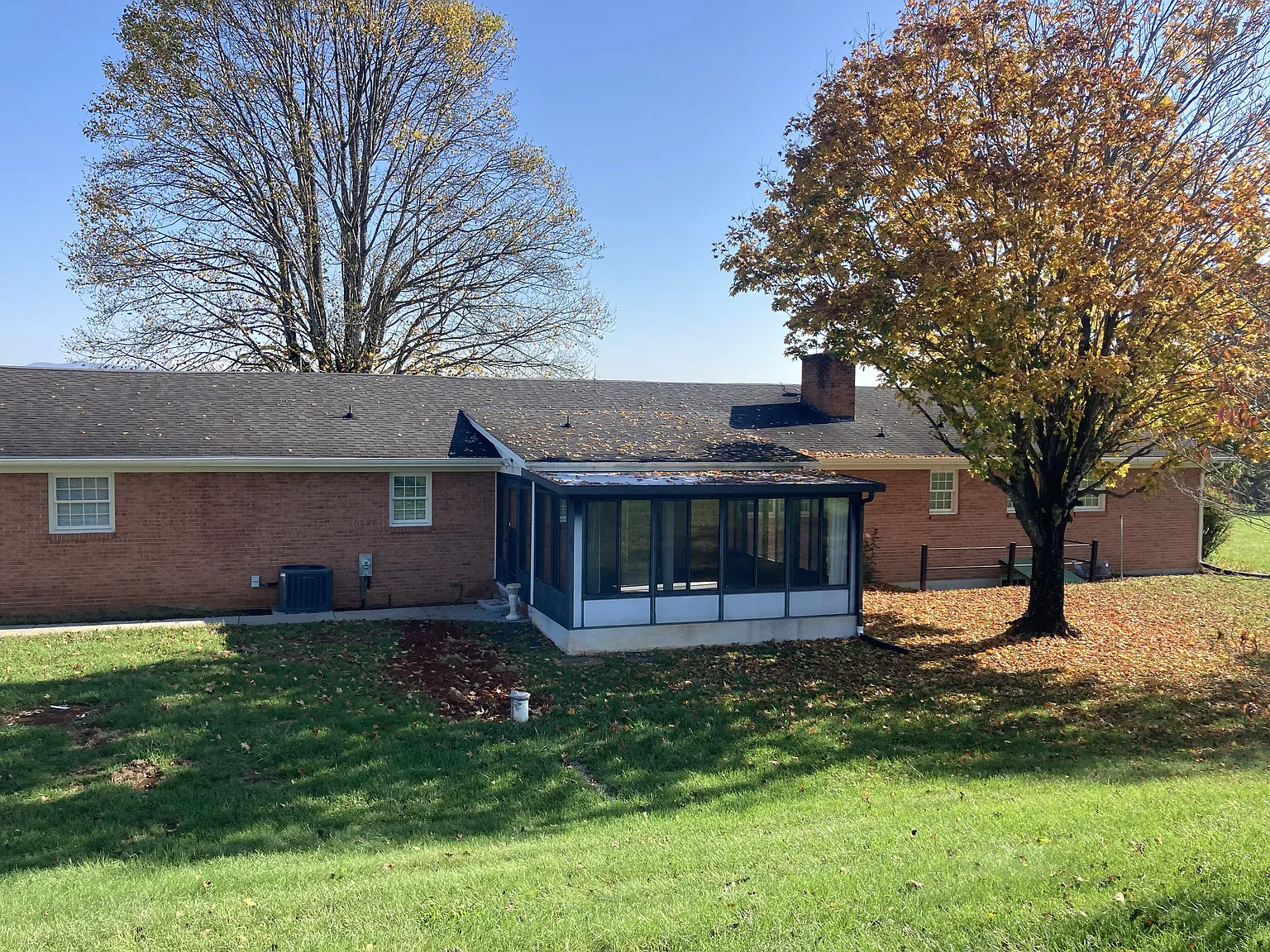 3 bed, 2482 sqft, $2,400 — Photo 3