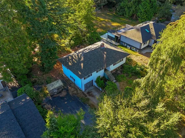 5287 Santa Clara Ave, Saanich, BC V8Y 1W6