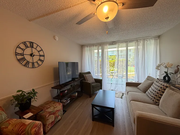 3312 Northside Dr #111 — Photo 2