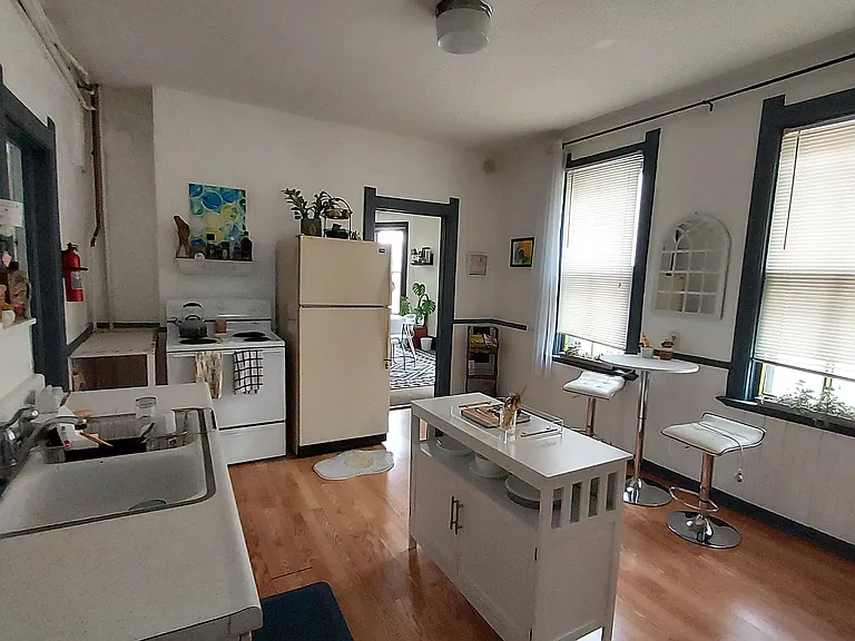 2461 N Oakland Ave — Photo 6