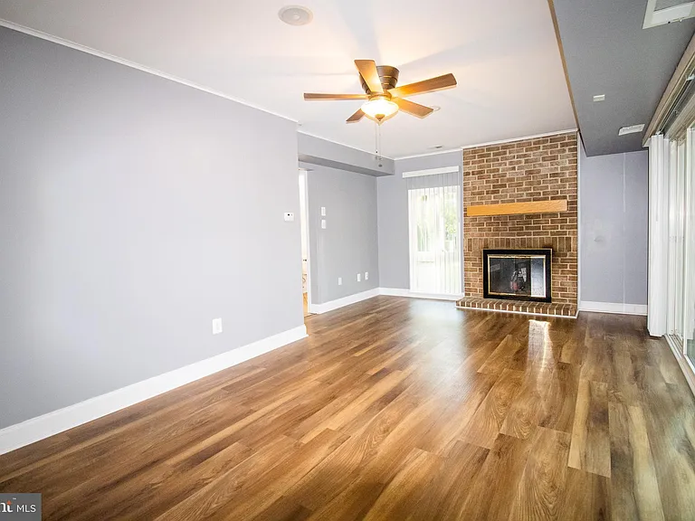 1127 Thackary Ct — Photo 11
