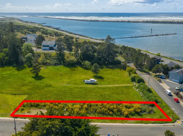 2728 SW Brant St, Newport, OR 97365