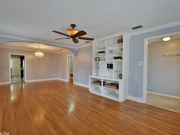 5th image of 2711 N University Ave