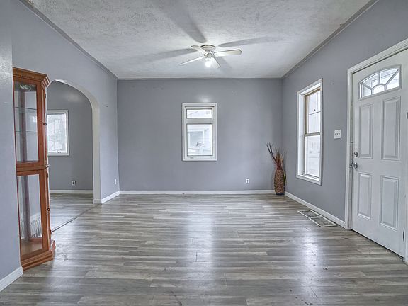 4th image of 1328 Linden Ave