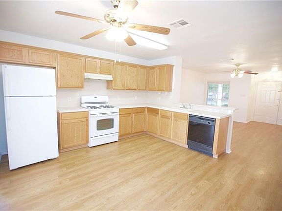 4th image of 2698 Bradley Ln