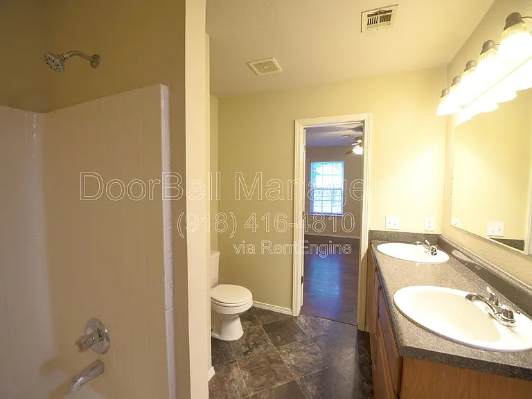 89 W Fairlane Ct — Photo 18