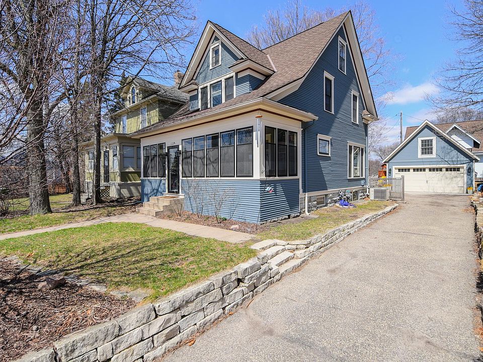 1st image of 1219 26th Ave NE