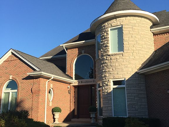 2nd image of 62756 Broadmoor Cir