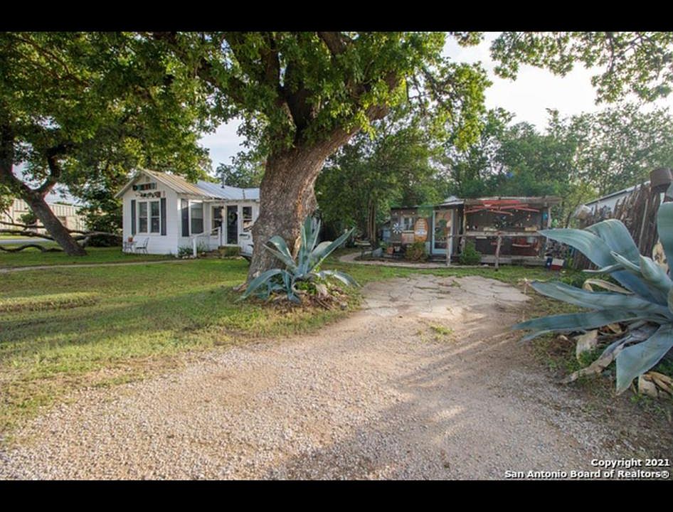 814 12th St, Bandera, TX 78003 Zillow