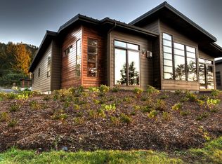 22 Catkin Loop, Yachats, OR 97498