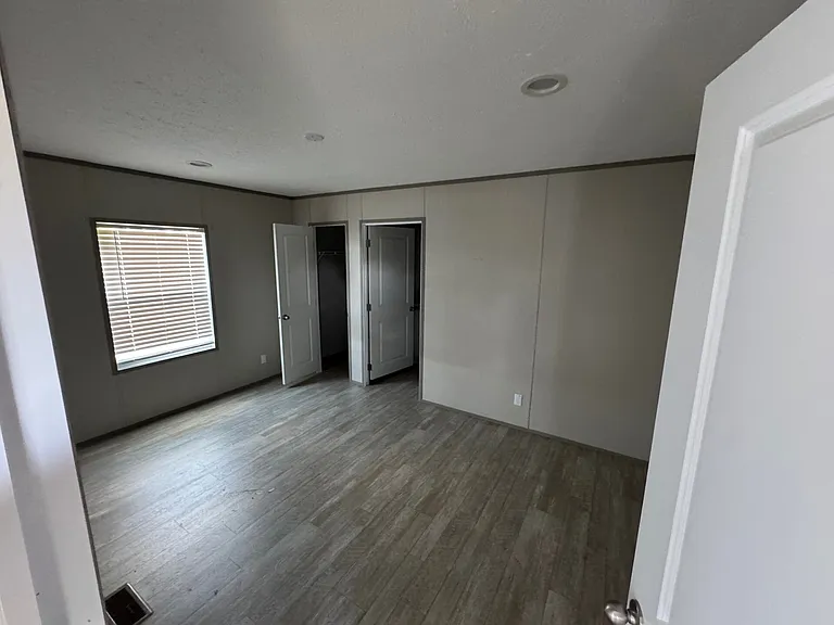 910 Halston Dr — Photo 7