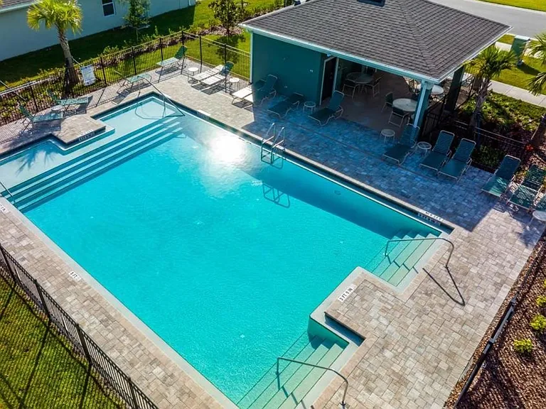 204 Sunset Point Dr — Photo 3