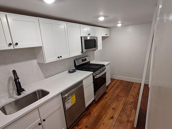 2nd image of 14 Washington St Floor 1