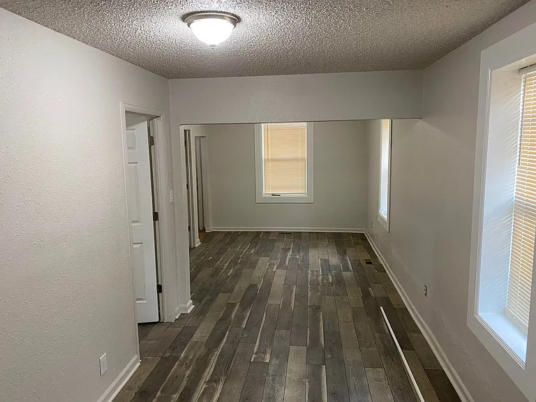 4725 N Race St — Photo 7