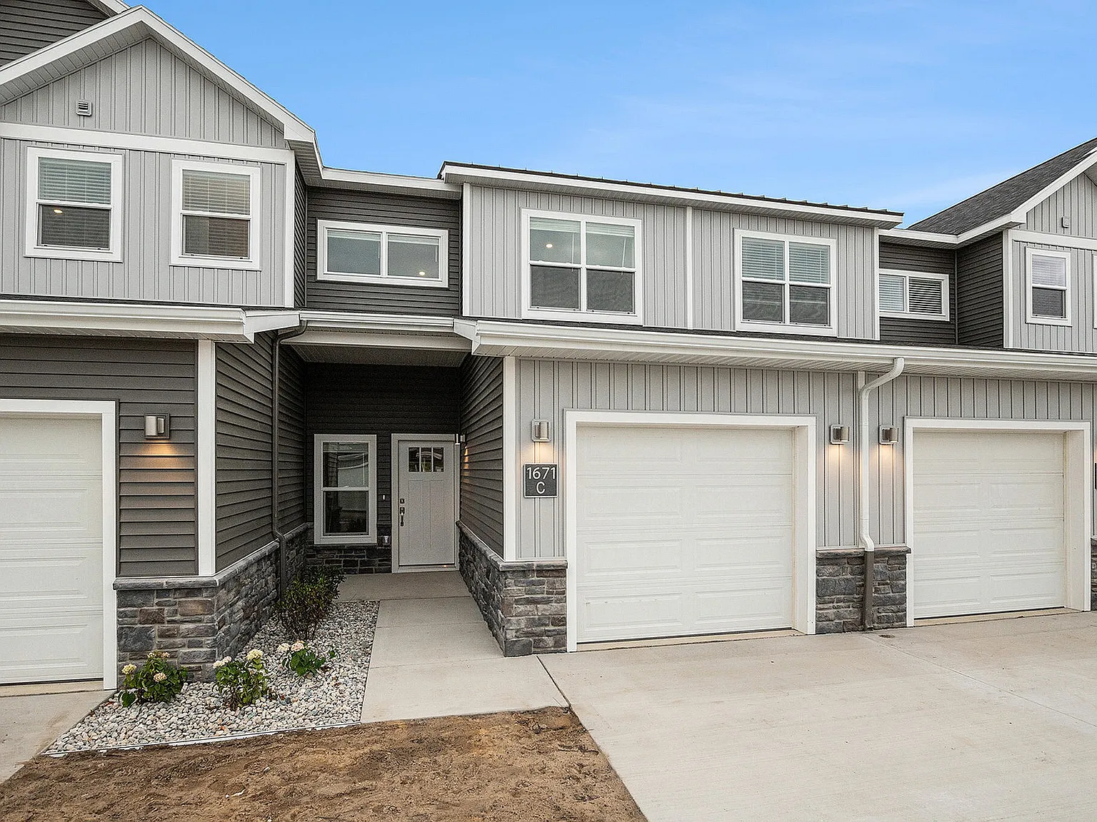 The Summit at Harvey Townhomes — Photo 3