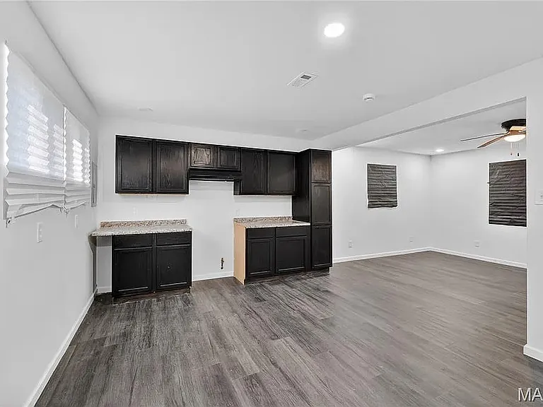 2412 Mousette Ln — Photo 10